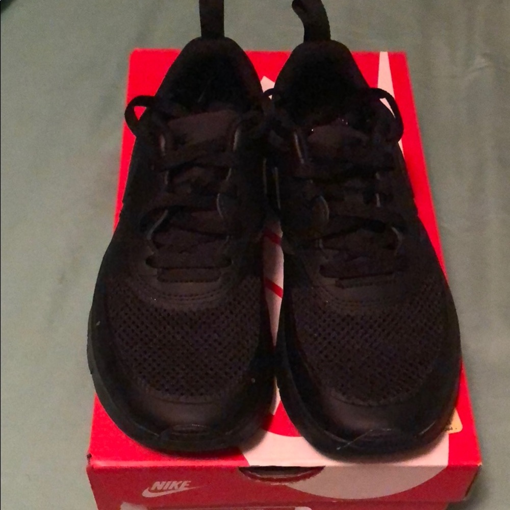 Nike Air Max Vision boys size 2Y